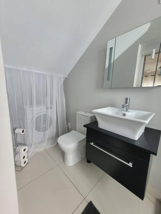 Apartament Downstairs @38 Port Elizabeth Zewnętrze zdjęcie
